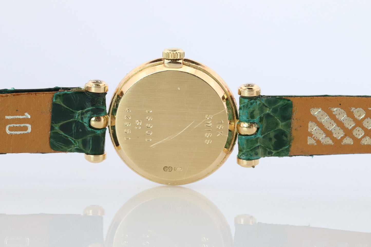 Van Cleef and Arpels 18901 B1 watch. 18k Gold VCA Classique Diamond Bezel.