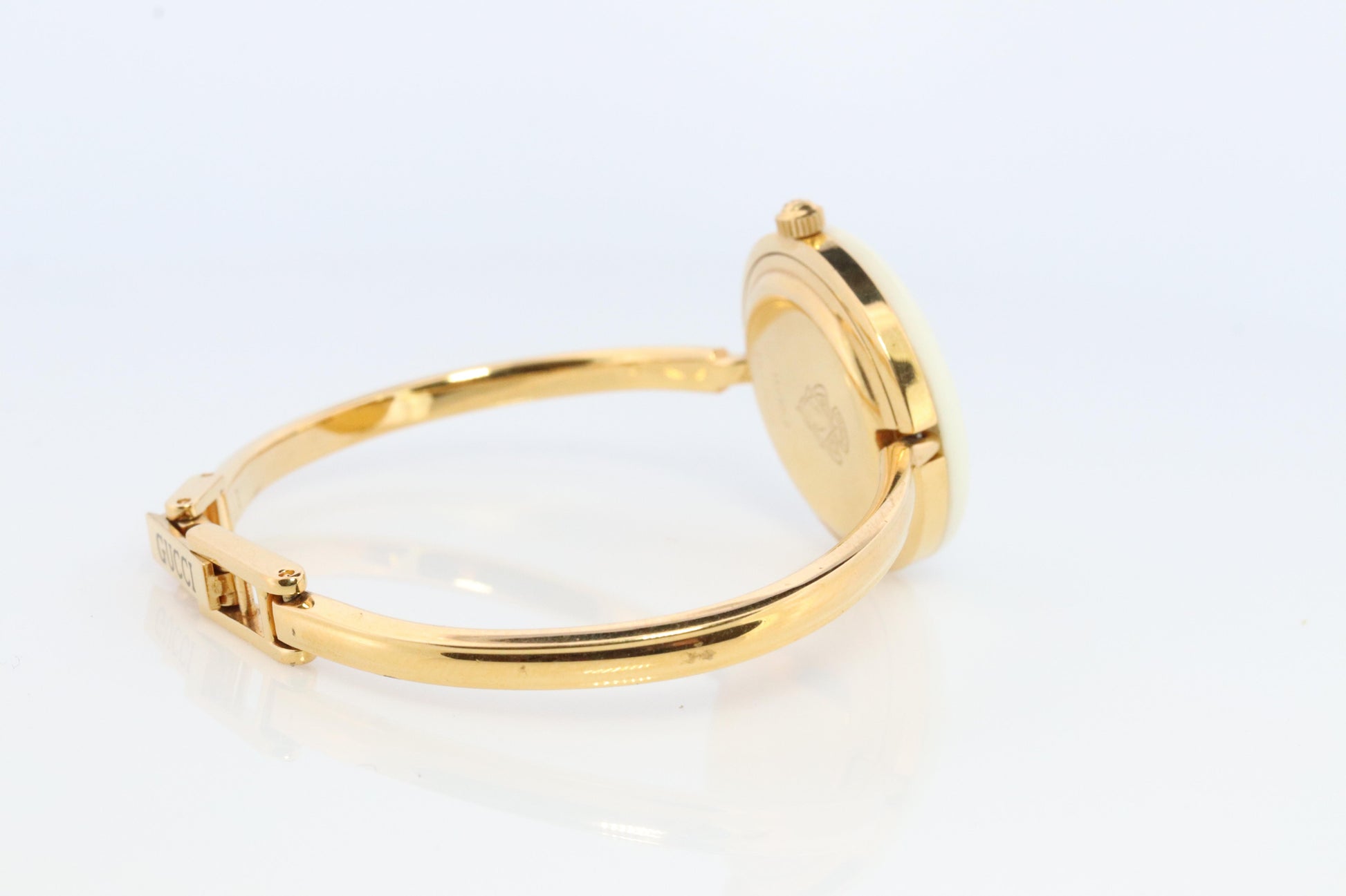 Vintage GUCCI Quartz 11/12.2  Watch Timepiece. Gucci Ladies Bangle watch