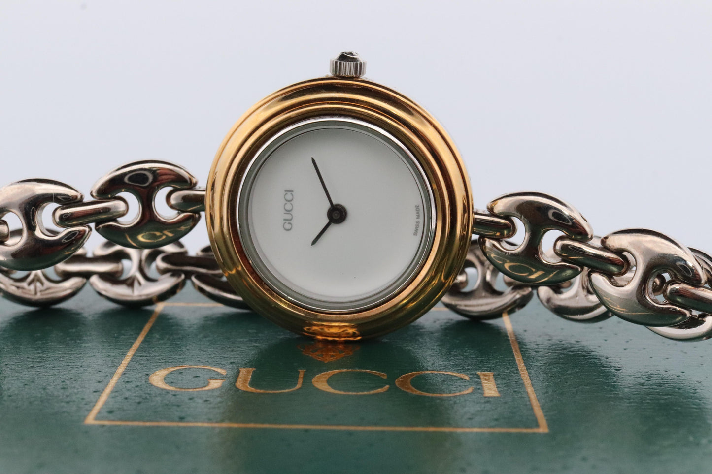 Vintage GUCCI Quartz 11/12.2 Watch Timepiece. Gucci Ladies Silver watch BOX
