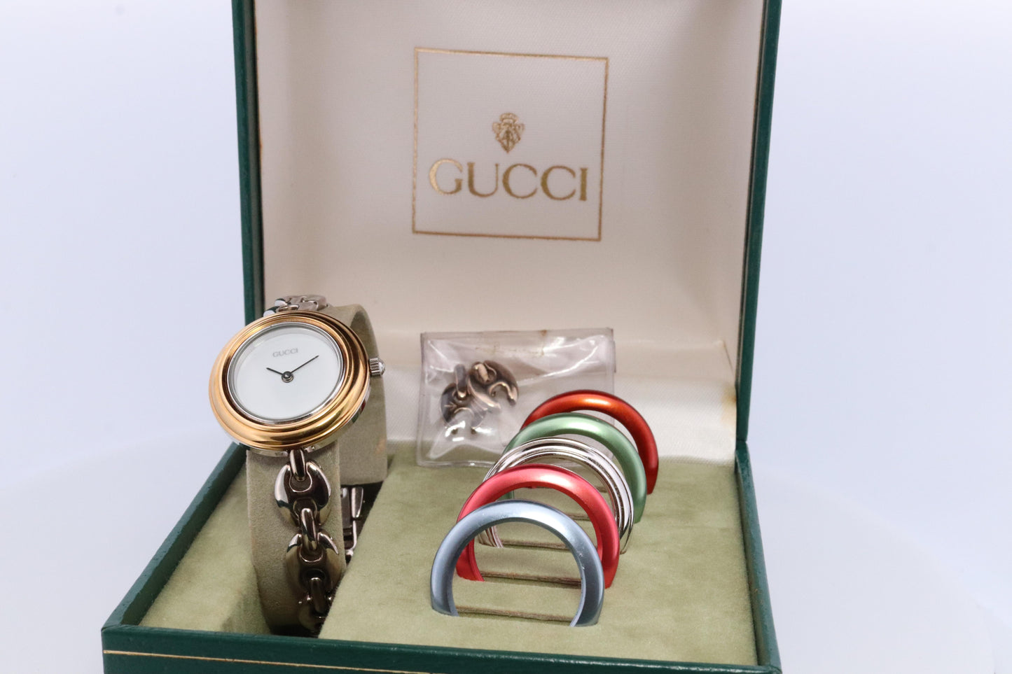 Vintage GUCCI Quartz 11/12.2 Watch Timepiece. Gucci Ladies Silver watch BOX