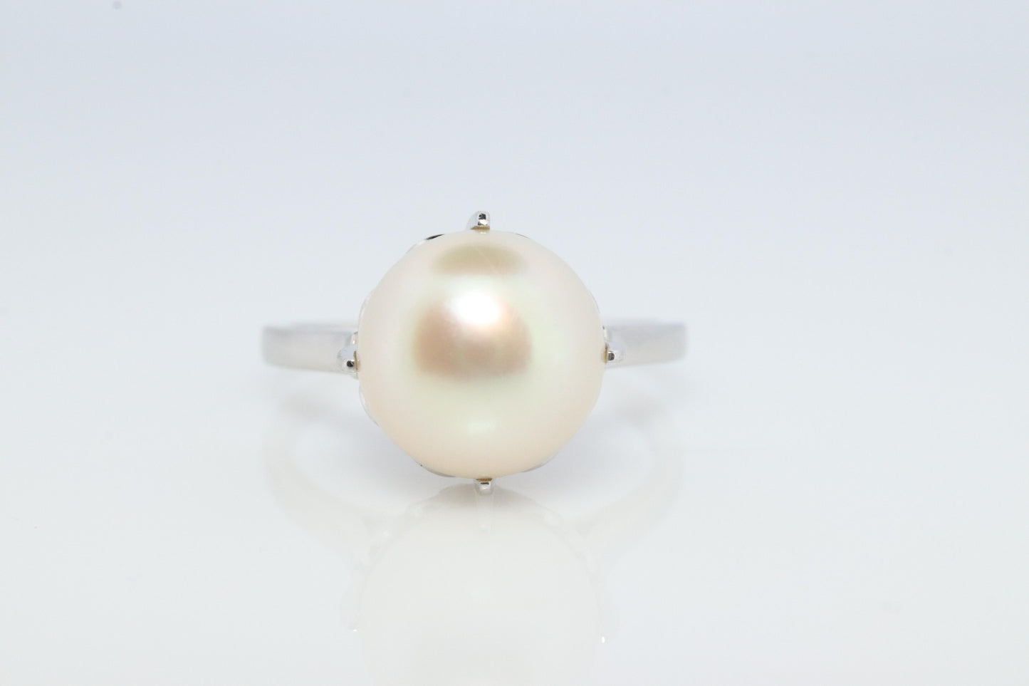 Mikimoto Ring. Vintage Platinum Mikimoto Diamond Pearl ring. PT900 Claw Pearl