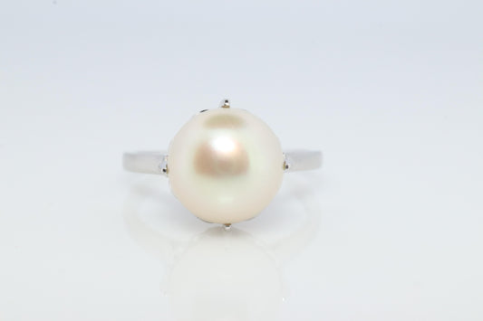 Mikimoto Ring. Vintage Platinum Mikimoto Diamond Pearl ring. PT900 Claw Pearl