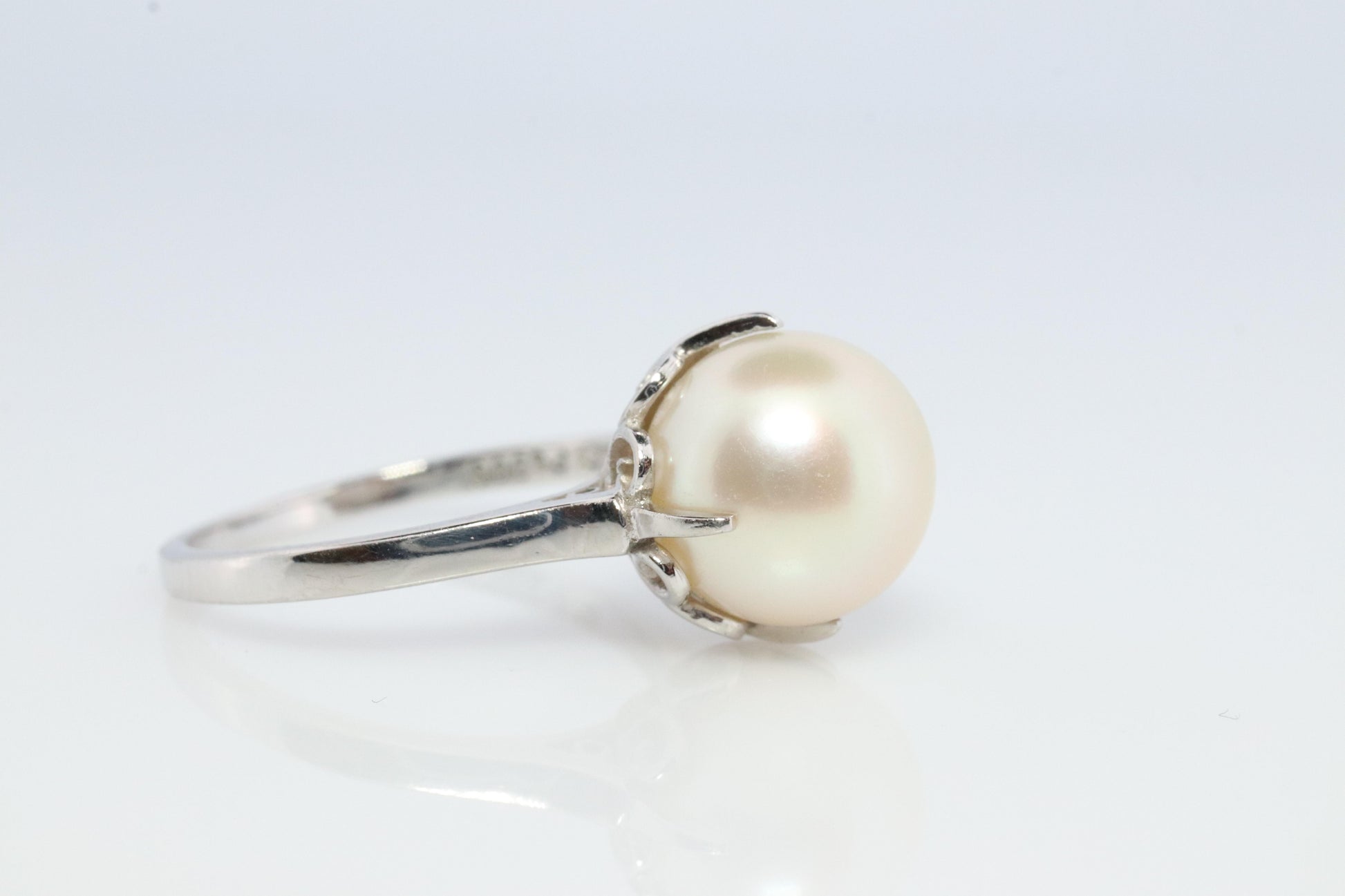 Mikimoto Ring. Vintage Platinum Mikimoto Diamond Pearl ring. PT900 Claw Pearl