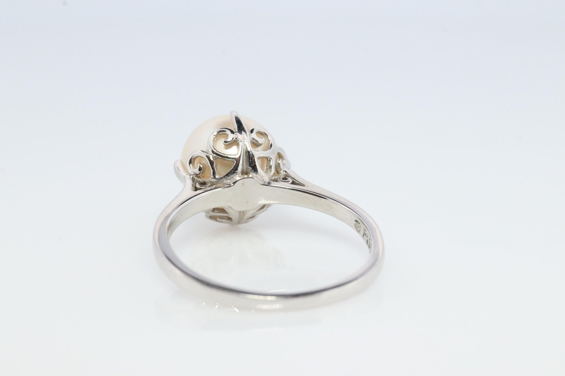 Mikimoto Ring. Vintage Platinum Mikimoto Diamond Pearl ring. PT900 Claw Pearl