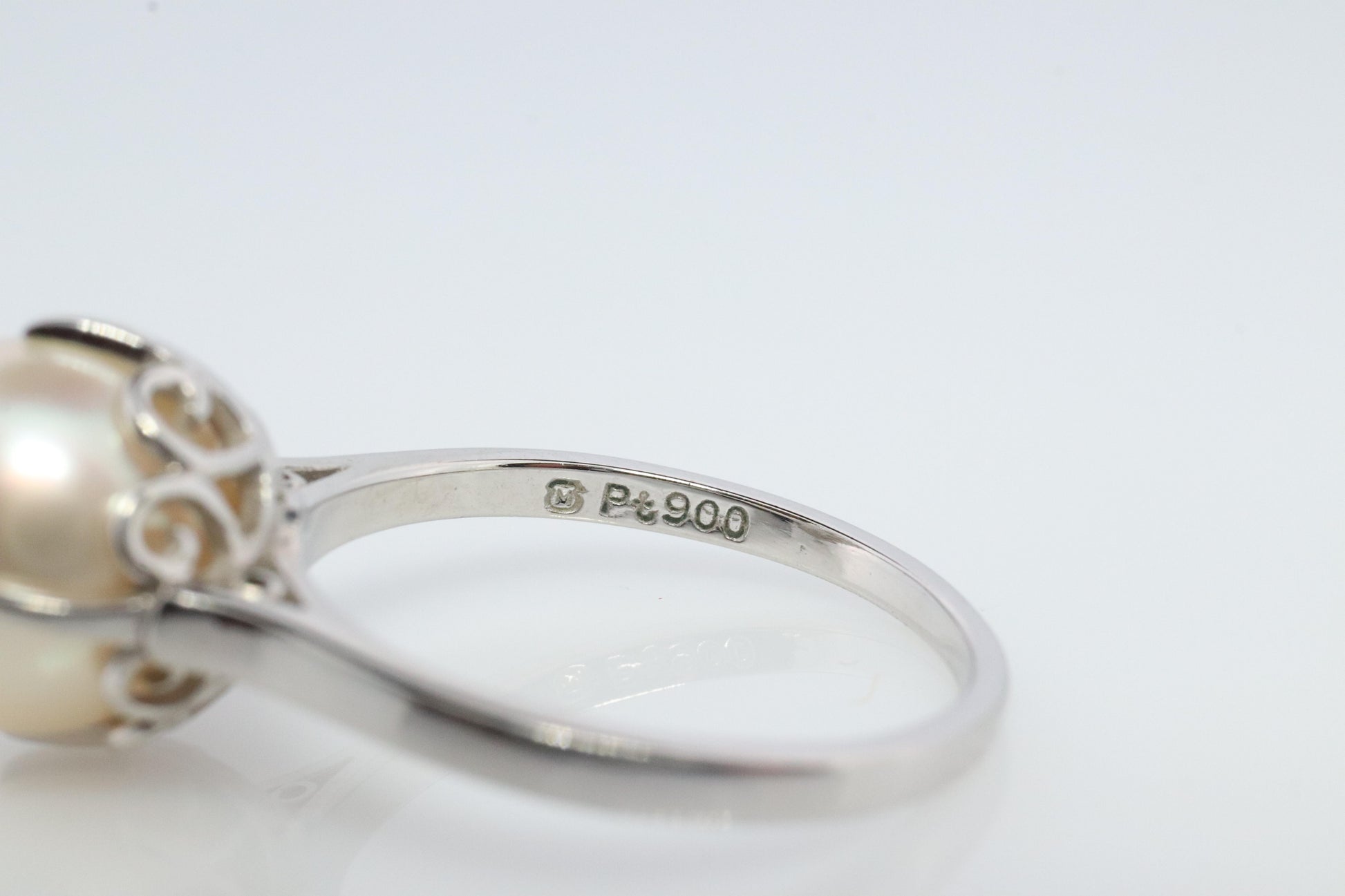 Mikimoto Ring. Vintage Platinum Mikimoto Diamond Pearl ring. PT900 Claw Pearl