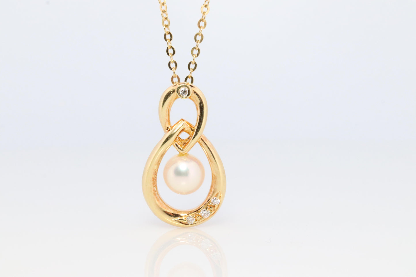 Mikimoto Pendant. Vintage 18k Gold Mikimoto Pearl Diamond Necklace.