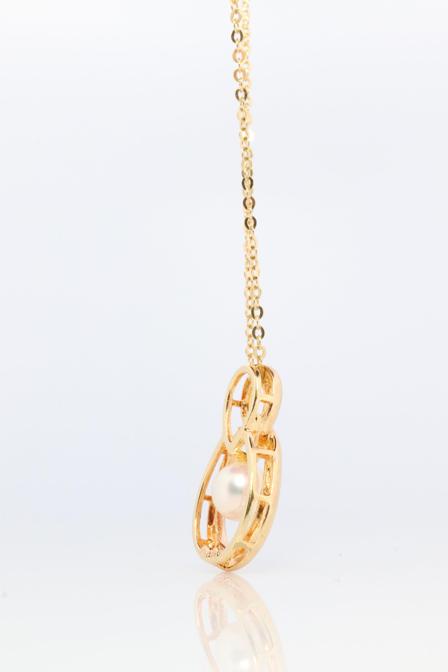 Mikimoto Pendant. Vintage 18k Gold Mikimoto Pearl Diamond Necklace.