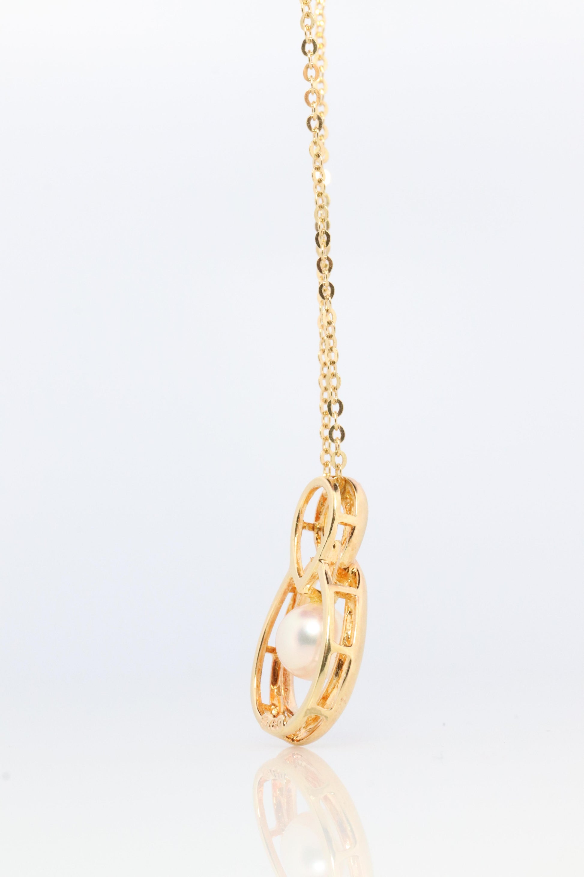 Mikimoto Pendant. Vintage 18k Gold Mikimoto Pearl Diamond Necklace.