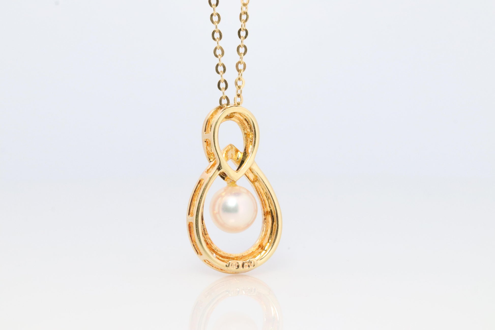 Mikimoto Pendant. Vintage 18k Gold Mikimoto Pearl Diamond Necklace.
