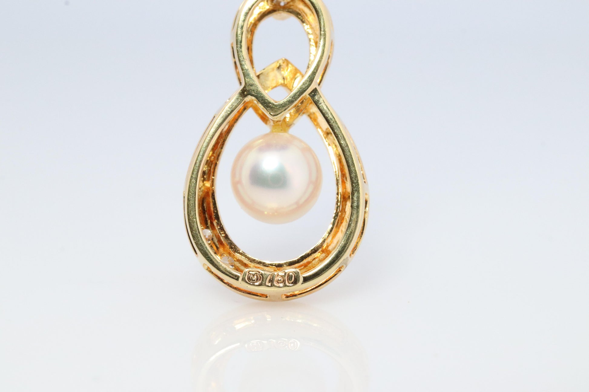Mikimoto Pendant. Vintage 18k Gold Mikimoto Pearl Diamond Necklace.