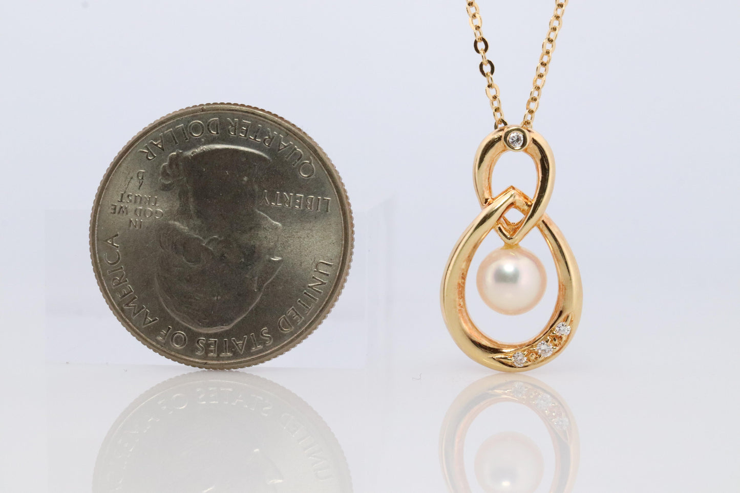 Mikimoto Pendant. Vintage 18k Gold Mikimoto Pearl Diamond Necklace.