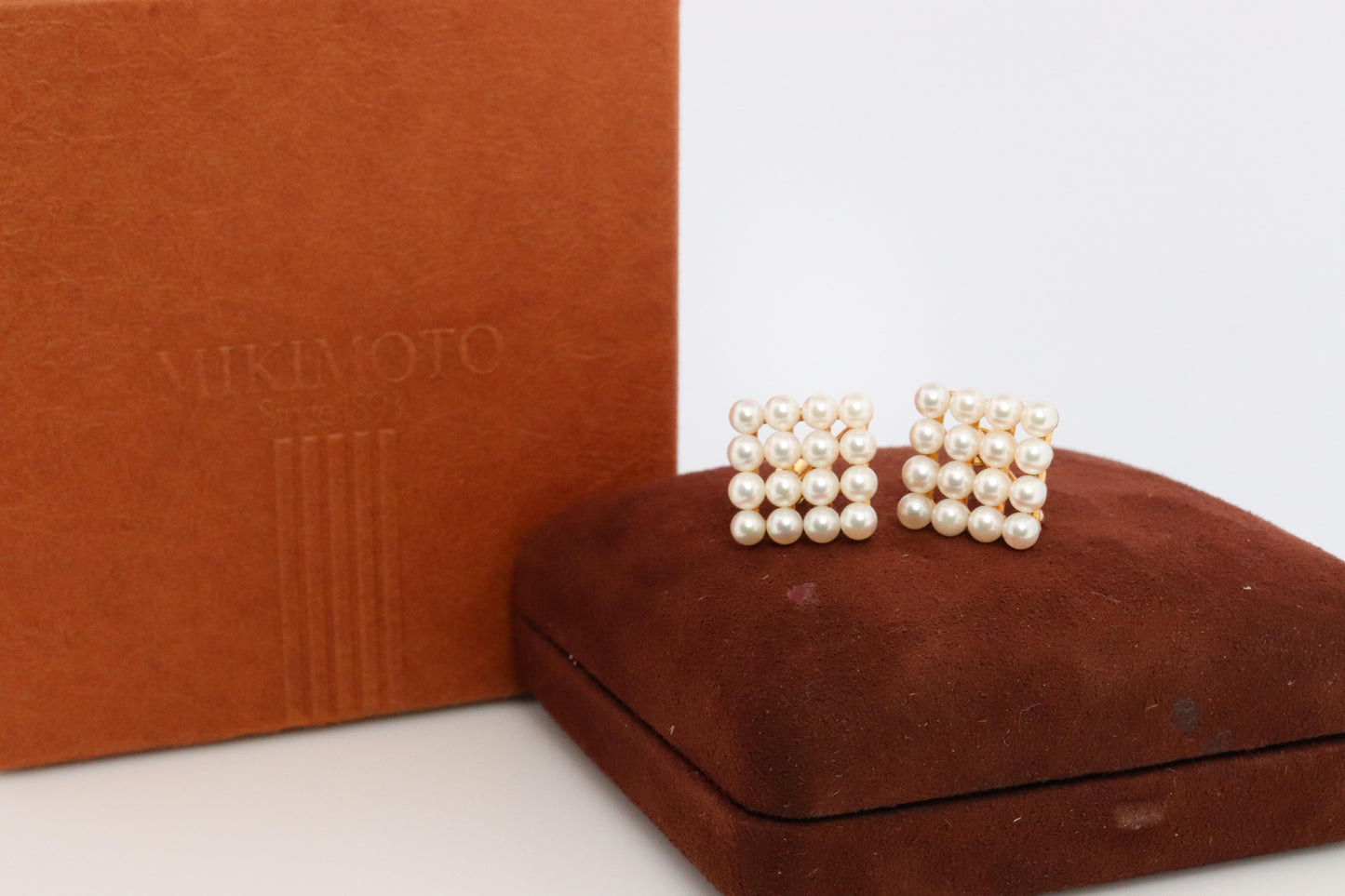 Mikimoto Earrings. Vintage 14k Gold Mikimoto Pearl cluster Clip Ons. Unpierced