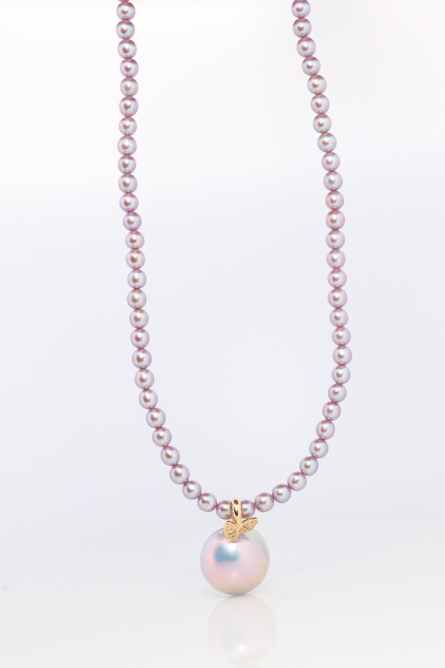 Tasaki Necklace. 18k Tasaki Japanese Mabe Pearl and Gray/Bluish Pearl Necklace