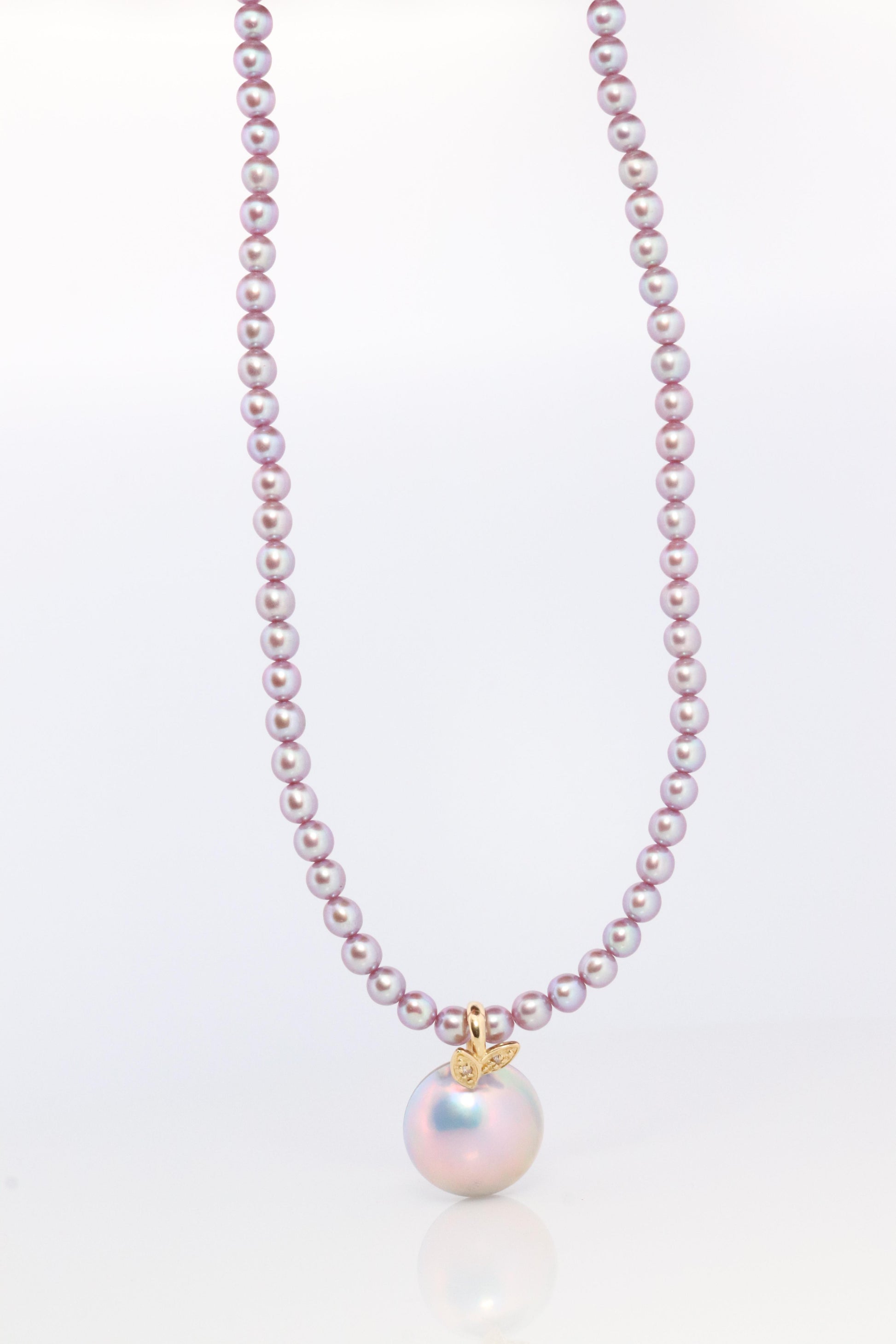 Tasaki Necklace. 18k Tasaki Japanese Mabe Pearl and Gray/Bluish Pearl Necklace