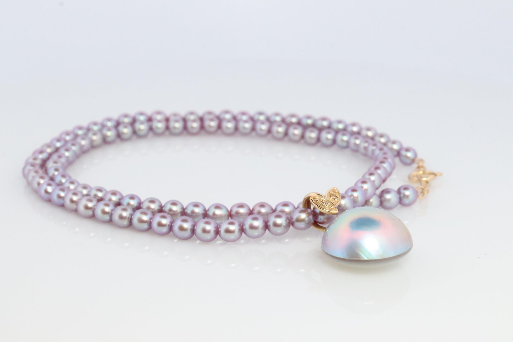 Tasaki Necklace. 18k Tasaki Japanese Mabe Pearl and Gray/Bluish Pearl Necklace
