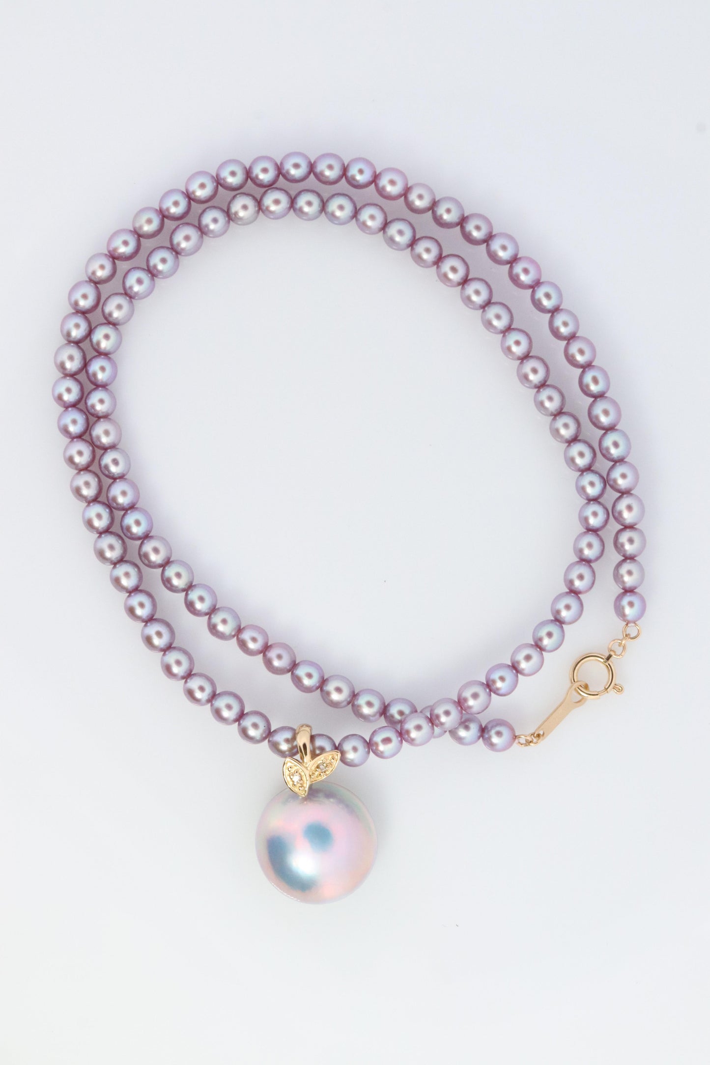 Tasaki Necklace. 18k Tasaki Japanese Mabe Pearl and Gray/Bluish Pearl Necklace