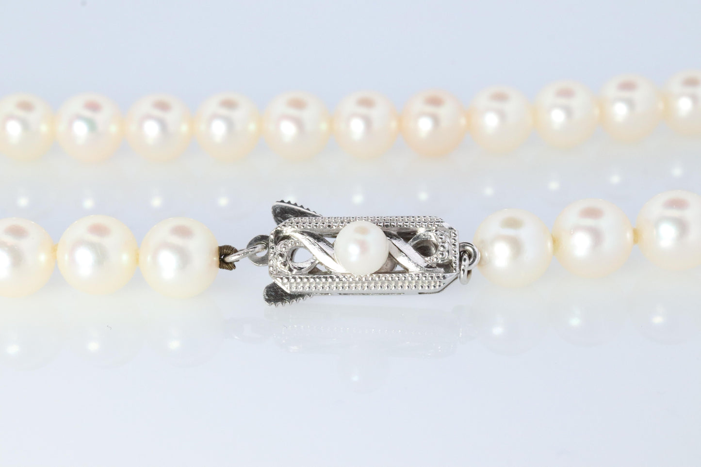 MIKIMOTO 14k White Gold Pearl Necklace. 7mm Pearls Necklace. Mikimoto