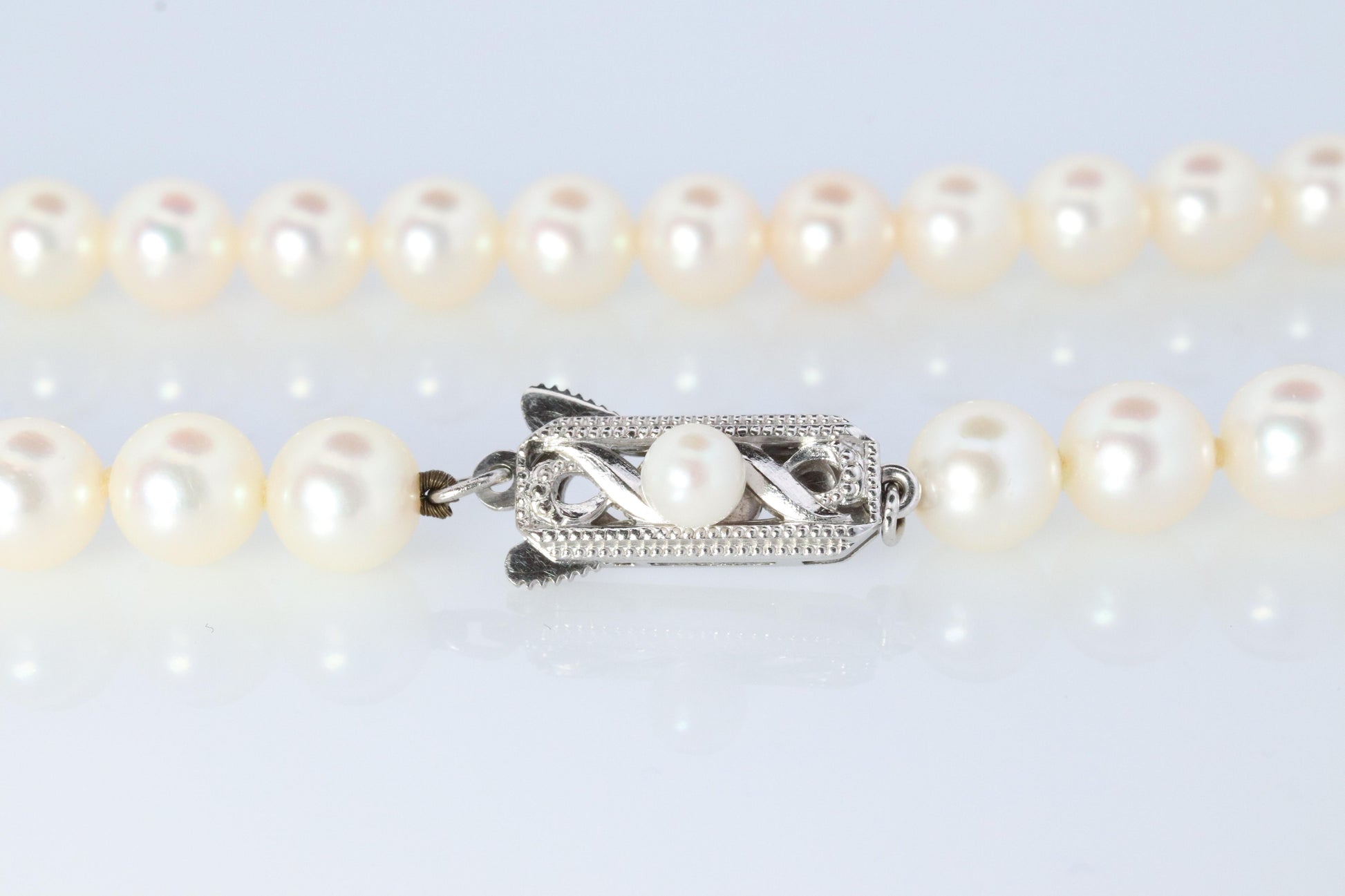 MIKIMOTO 14k White Gold Pearl Necklace. 7mm Pearls Necklace. Mikimoto