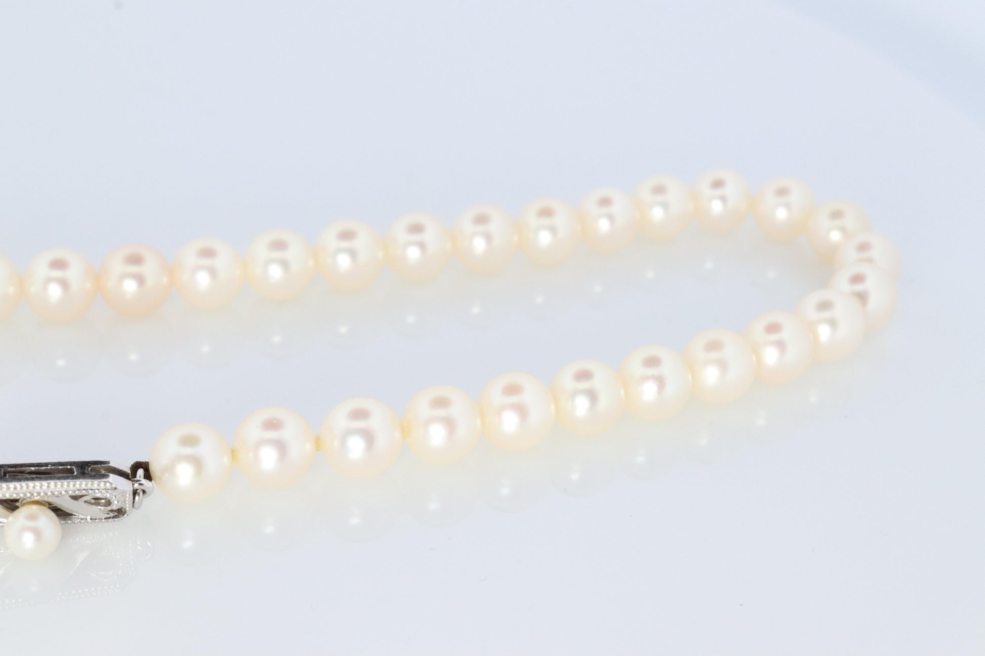 MIKIMOTO 14k White Gold Pearl Necklace. 7mm Pearls Necklace. Mikimoto