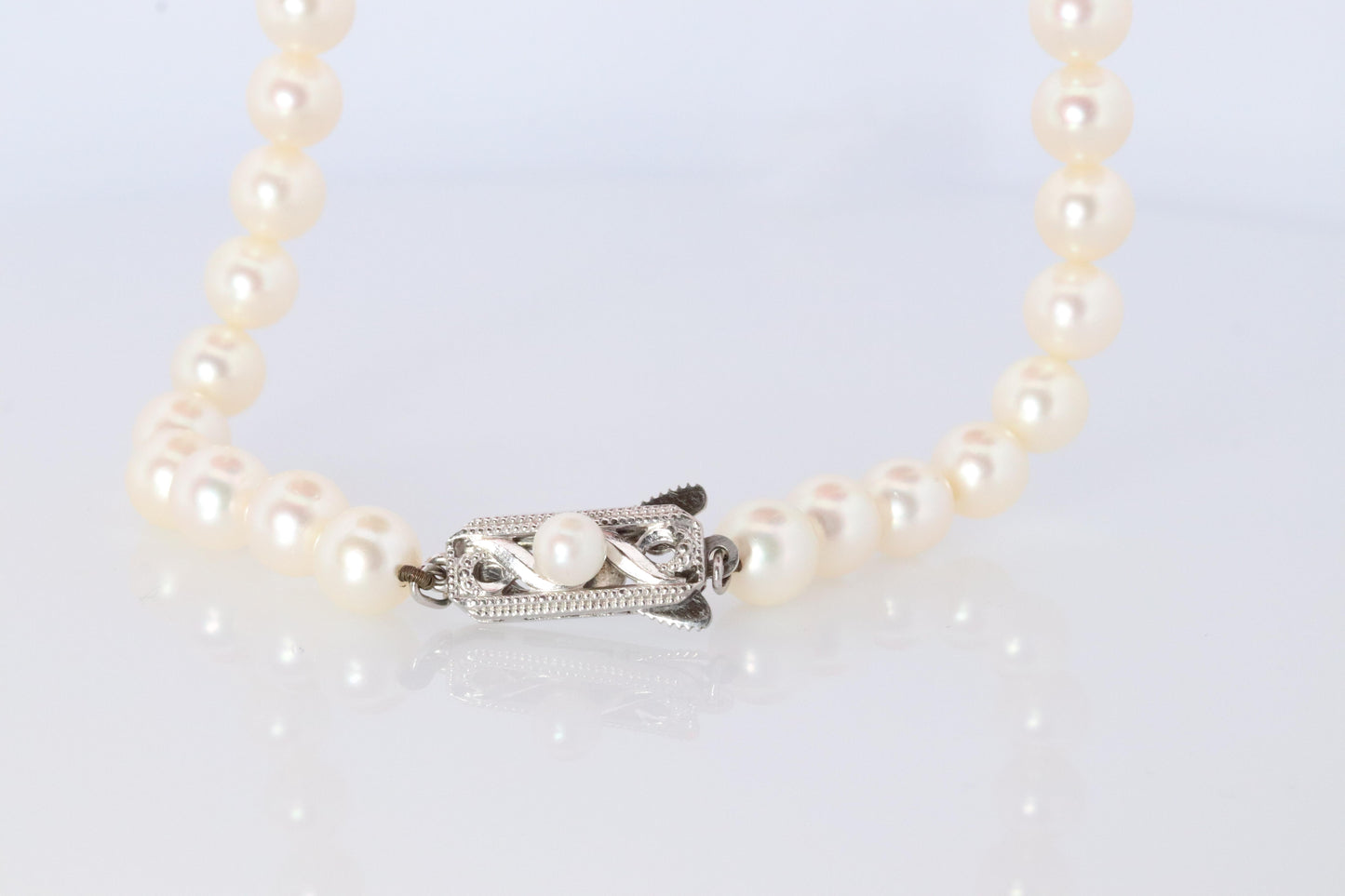 MIKIMOTO 14k White Gold Pearl Necklace. 7mm Pearls Necklace. Mikimoto
