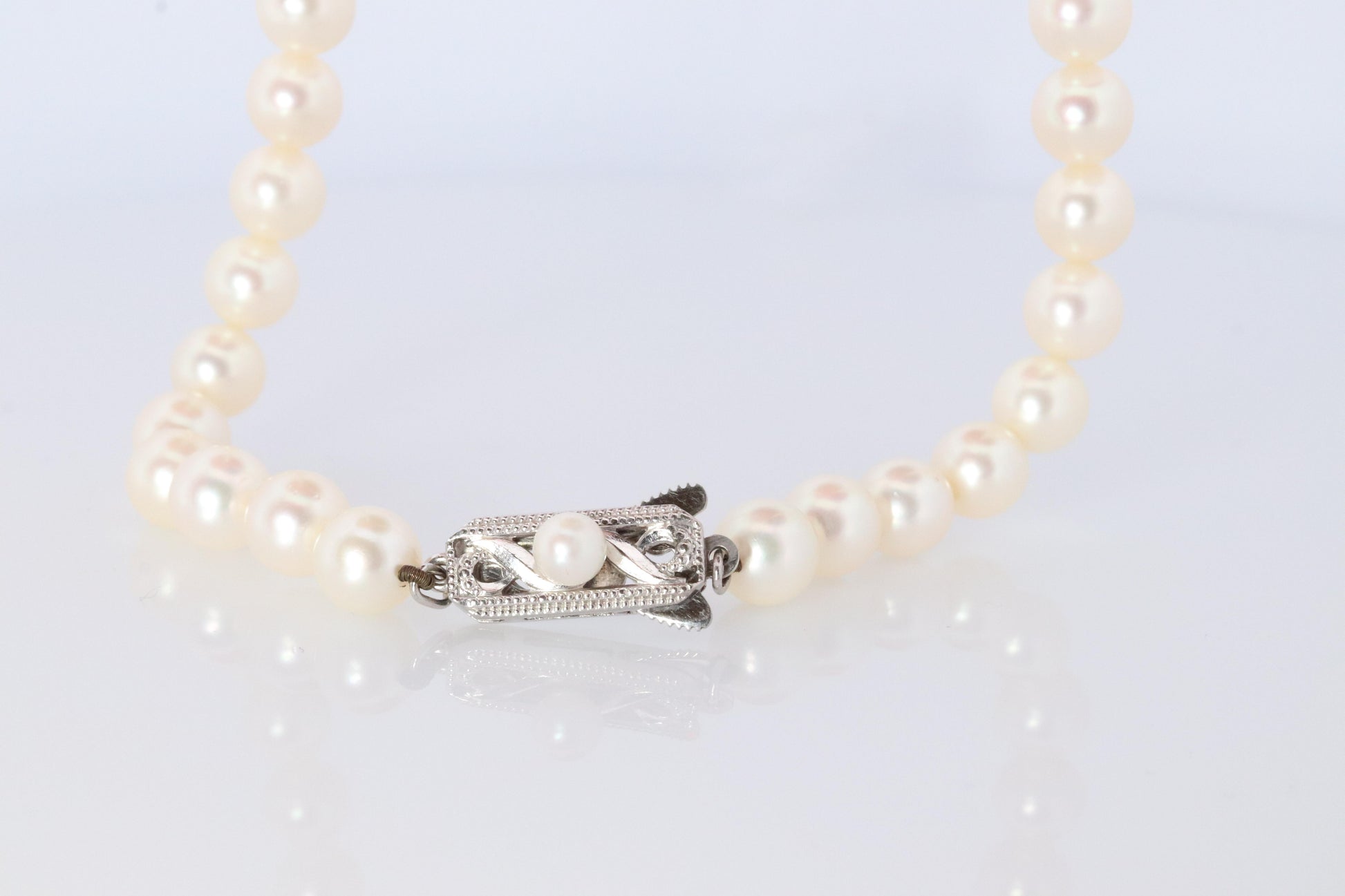 MIKIMOTO 14k White Gold Pearl Necklace. 7mm Pearls Necklace. Mikimoto