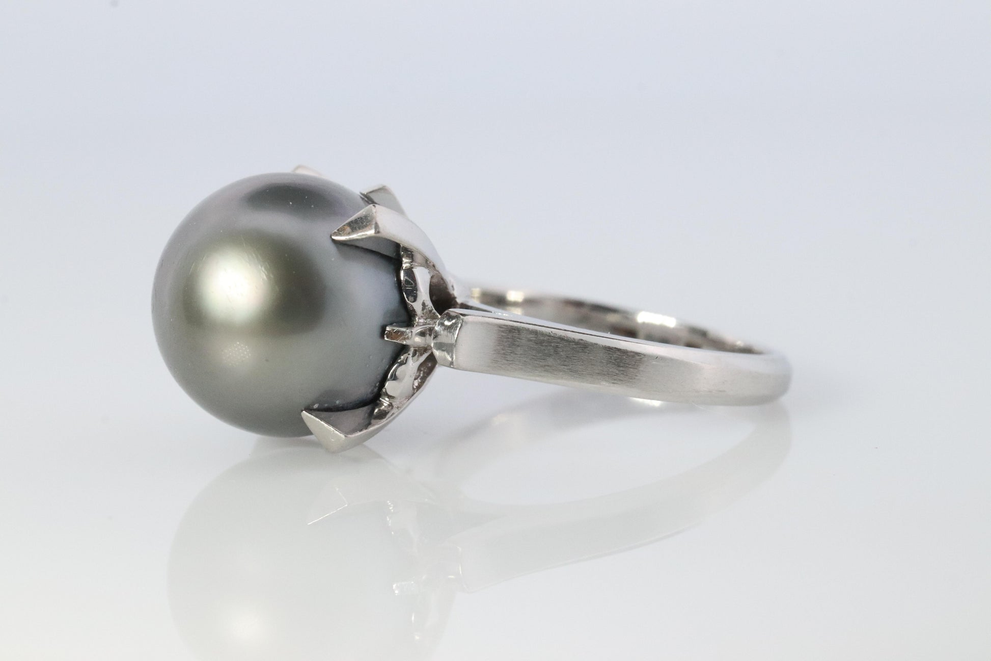 TASAKI Ring. Genuine Platinum Tahitian Pearl Solitaire. PT900 Large Tahitian.