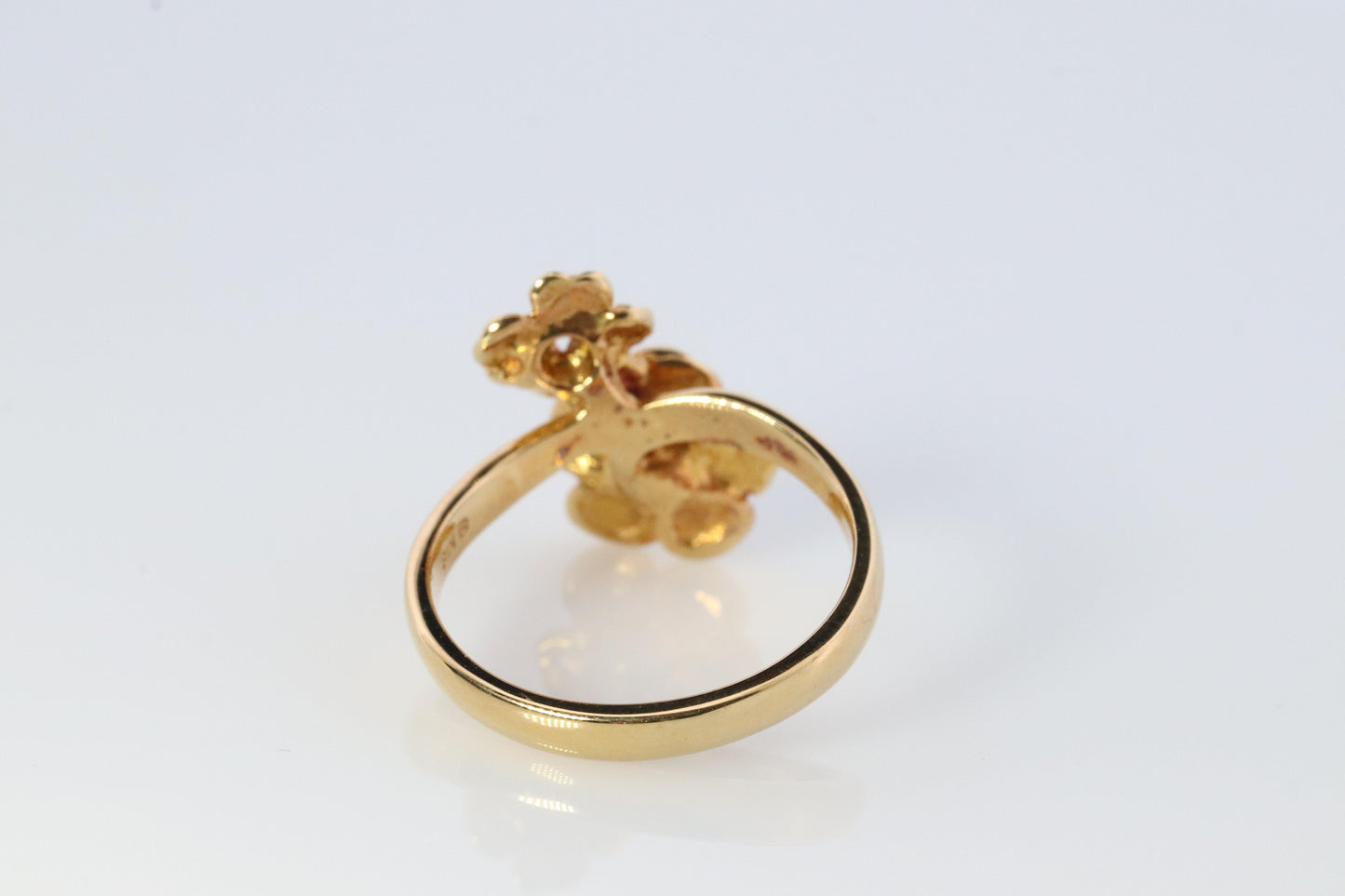 Mikimoto Ring. Vintage 18k Gold Mikimoto Pearl Diamond Double flower bypass ring