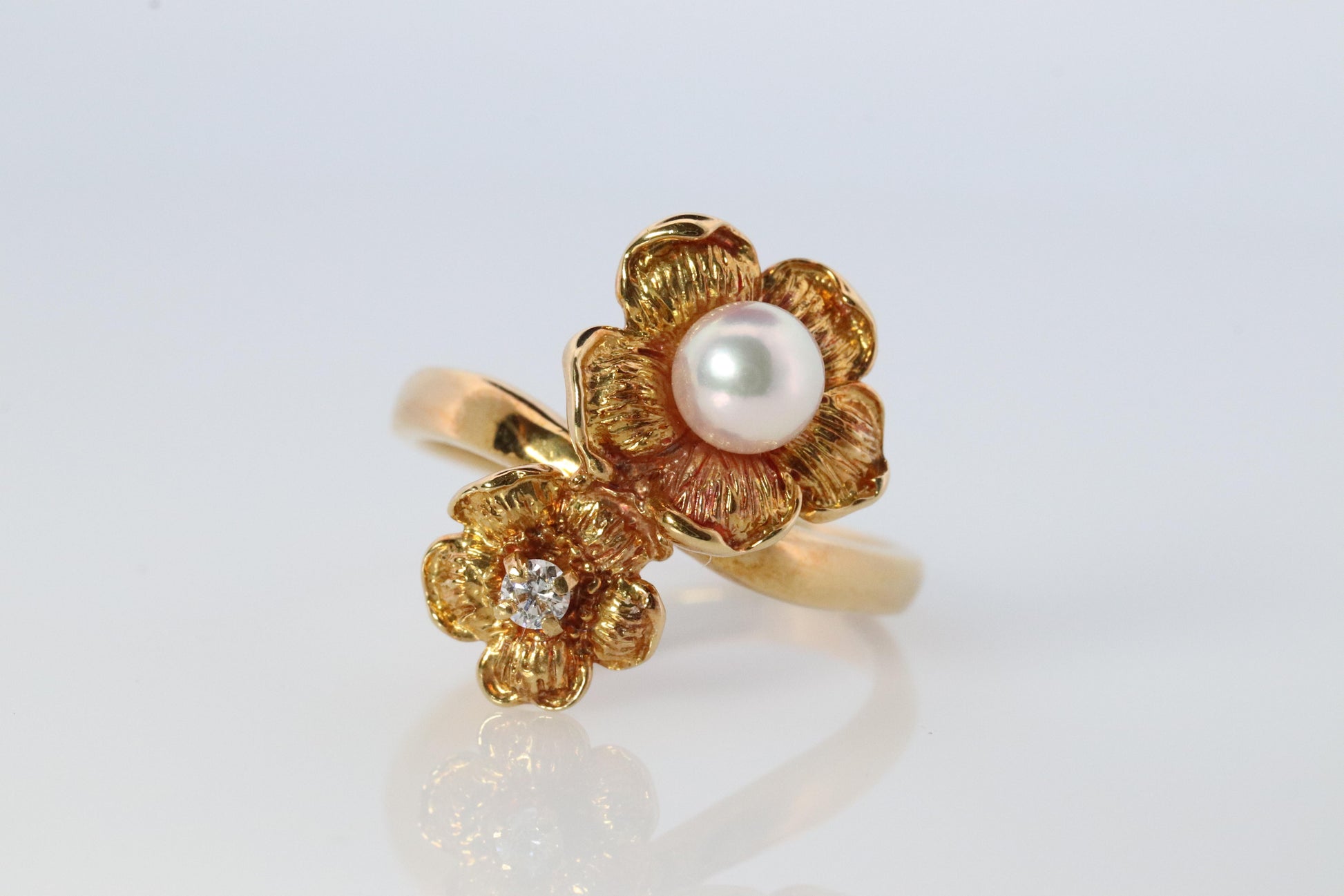 Mikimoto Ring. Vintage 18k Gold Mikimoto Pearl Diamond Double flower bypass ring