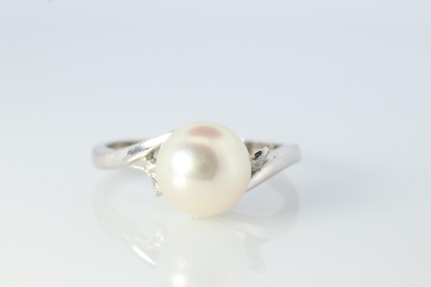Mikimoto Ring. Vintage 14k Gold Mikimoto Diamond Pearl ring. Mikimoto Pearl