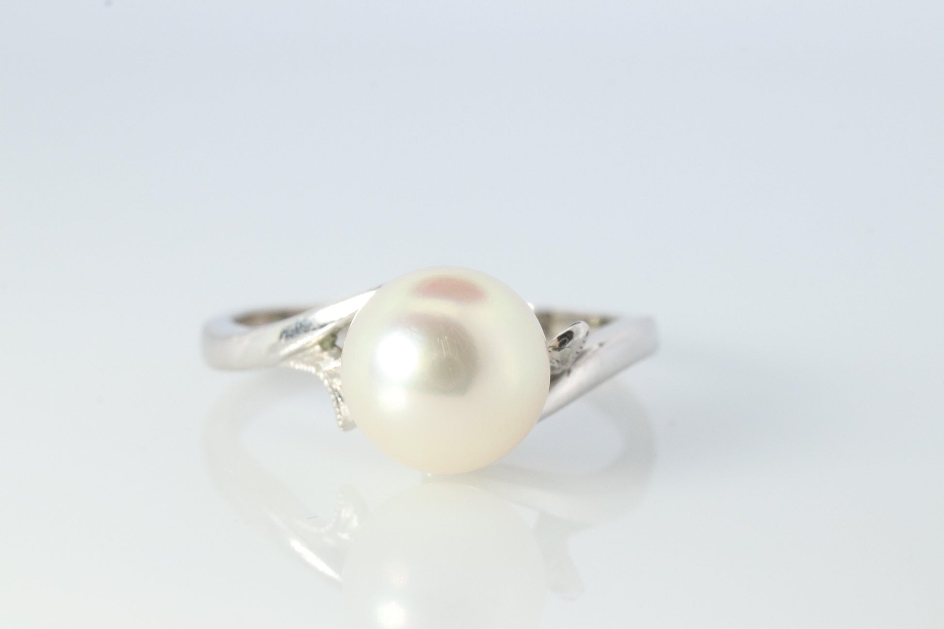 Mikimoto Ring. Vintage 14k Gold Mikimoto Diamond Pearl ring. Mikimoto Pearl