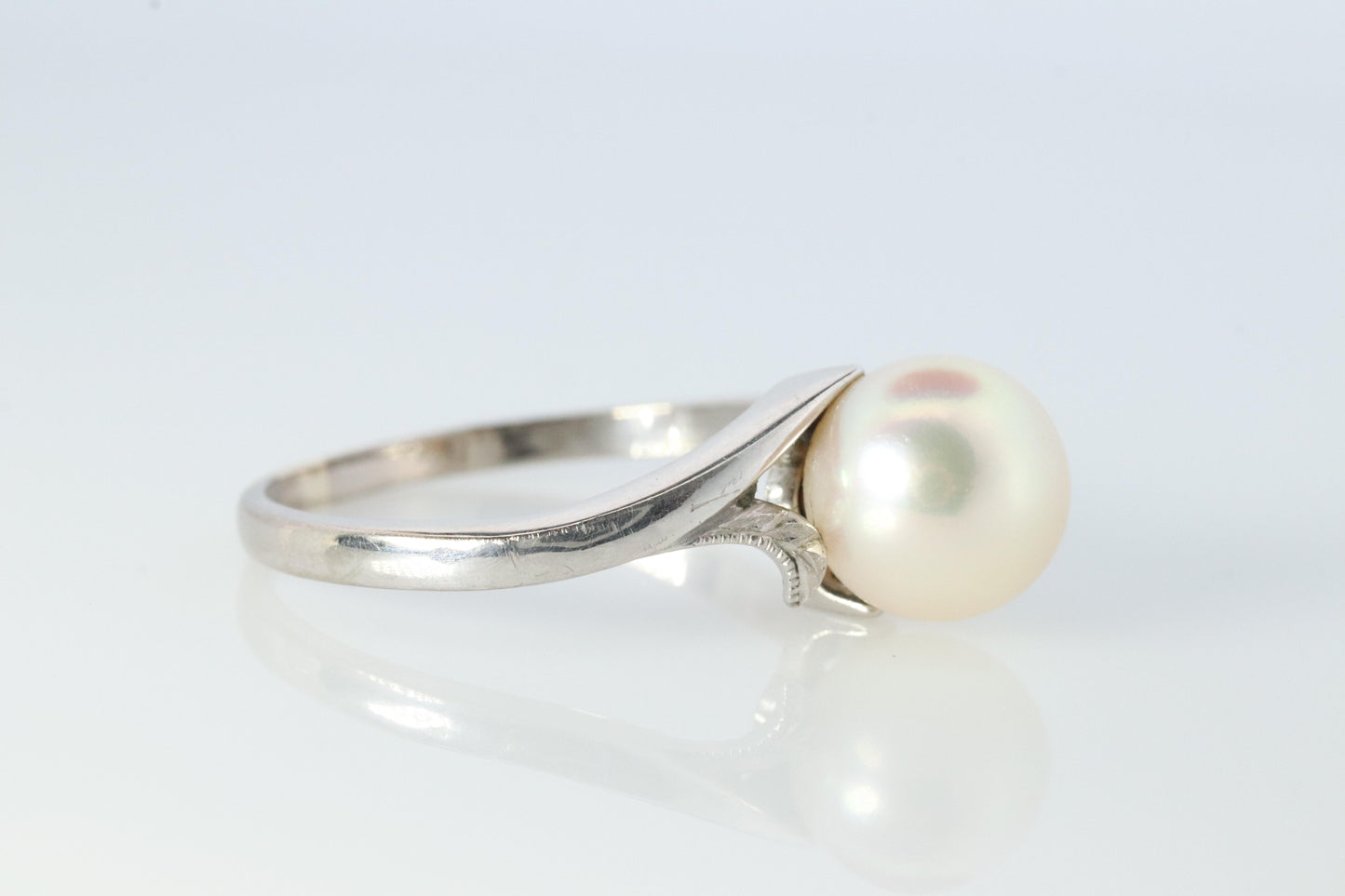 Mikimoto Ring. Vintage 14k Gold Mikimoto Diamond Pearl ring. Mikimoto Pearl