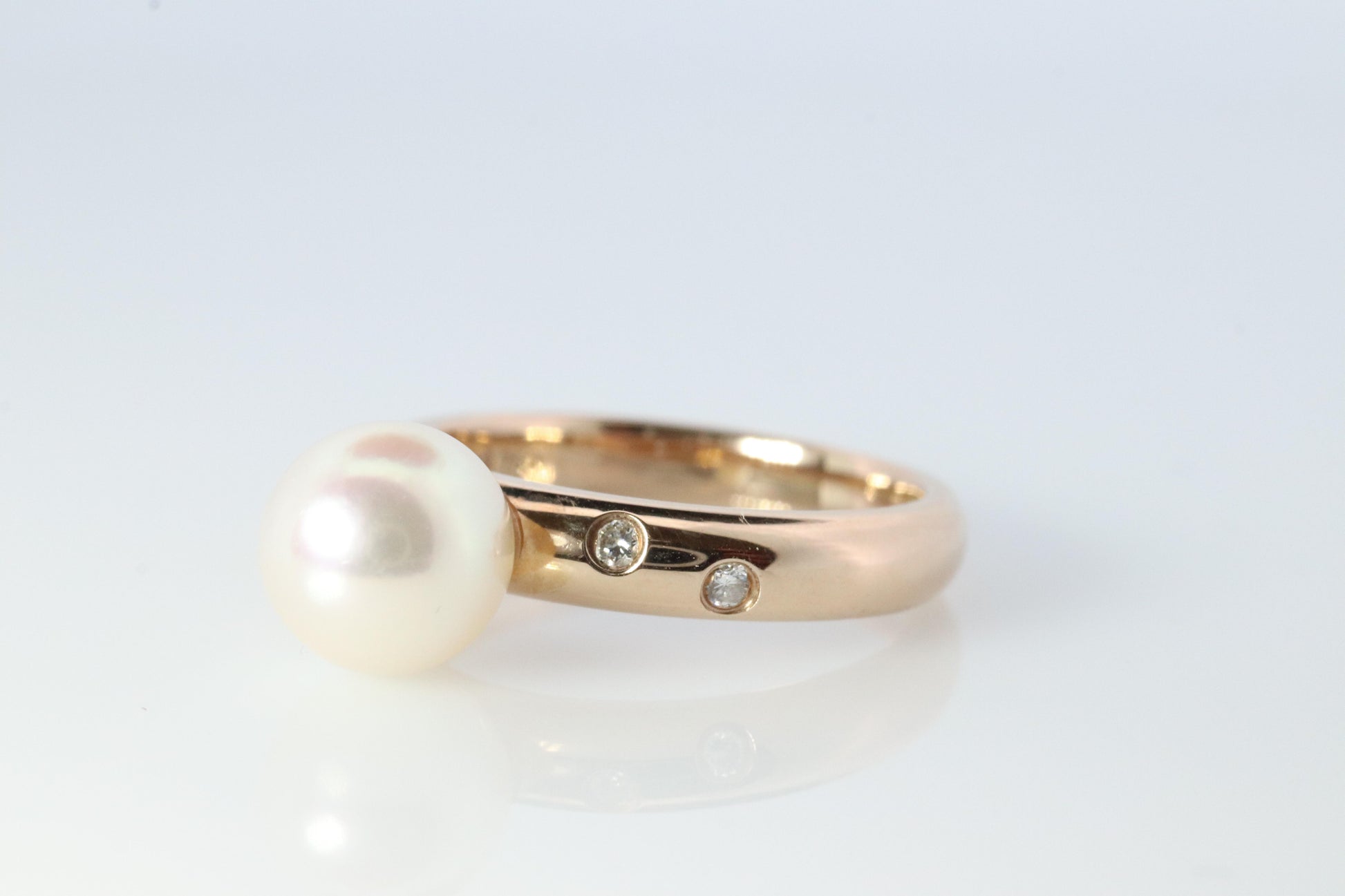 TASAKI Ring. Genuine 18k 750 Pearl Solitaire. Akoya pearl and diamond bezel set