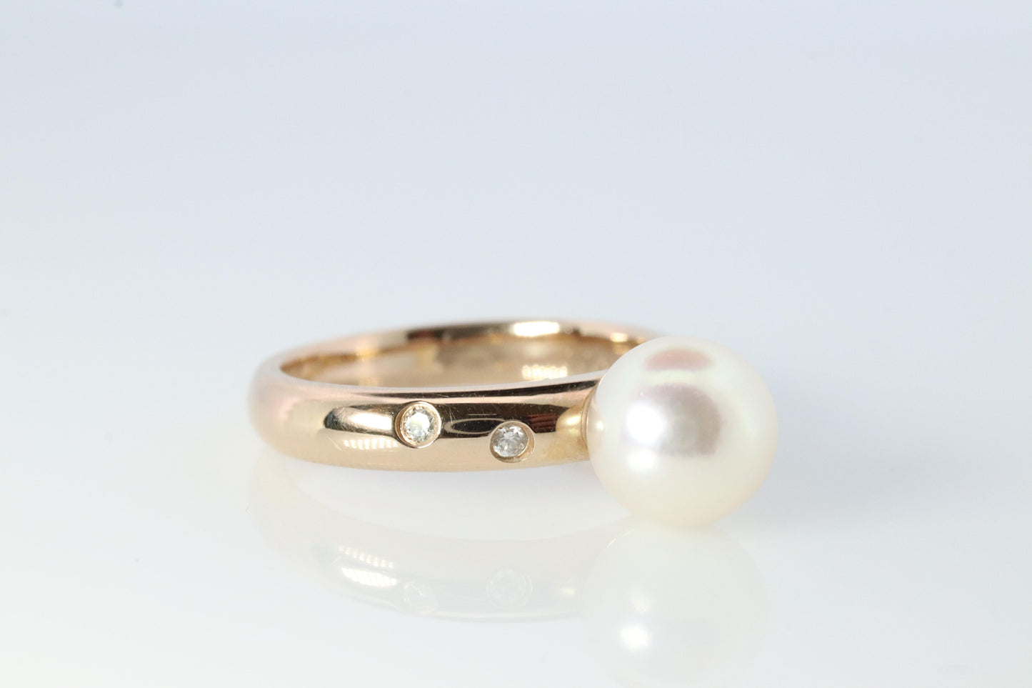 TASAKI Ring. Genuine 18k 750 Pearl Solitaire. Akoya pearl and diamond bezel set
