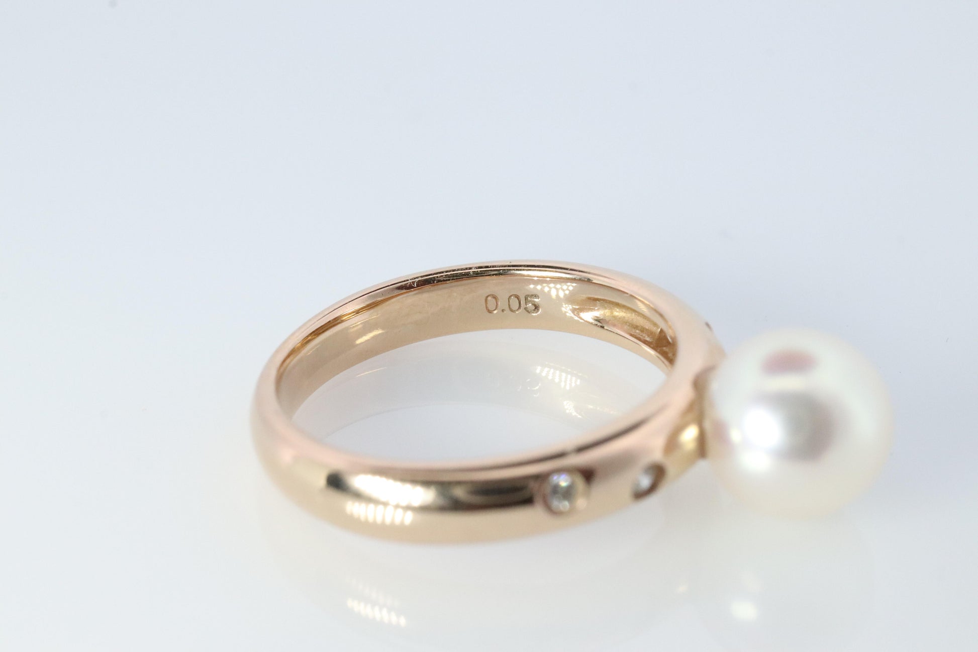TASAKI Ring. Genuine 18k 750 Pearl Solitaire. Akoya pearl and diamond bezel set
