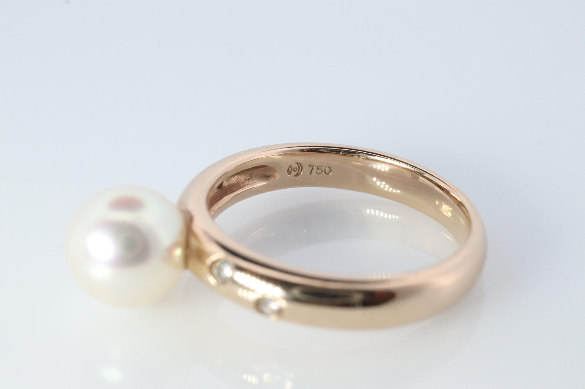 TASAKI Ring. Genuine 18k 750 Pearl Solitaire. Akoya pearl and diamond bezel set