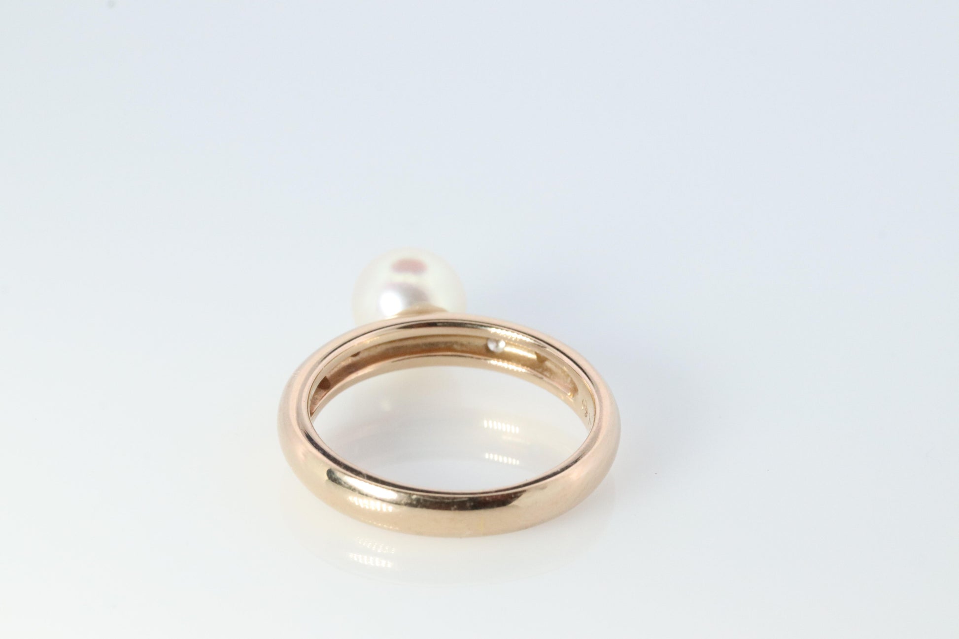TASAKI Ring. Genuine 18k 750 Pearl Solitaire. Akoya pearl and diamond bezel set