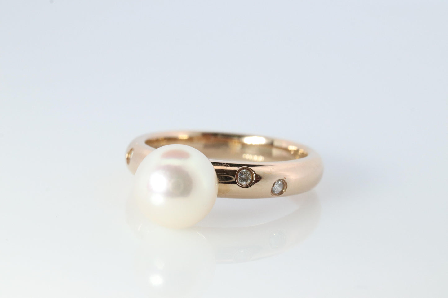 TASAKI Ring. Genuine 18k 750 Pearl Solitaire. Akoya pearl and diamond bezel set