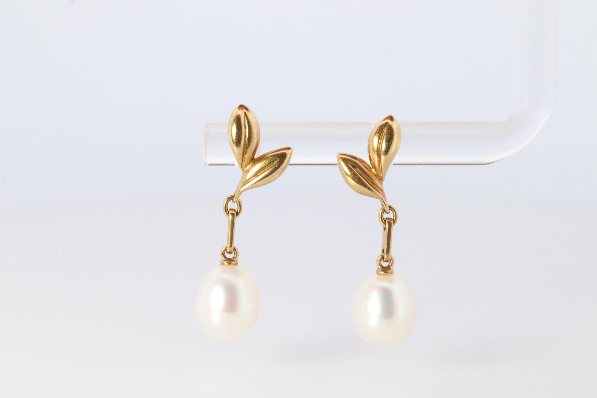 Mikimoto Earrings. Vintage 14k Gold Mikimoto Pearl Dangle Earrings.