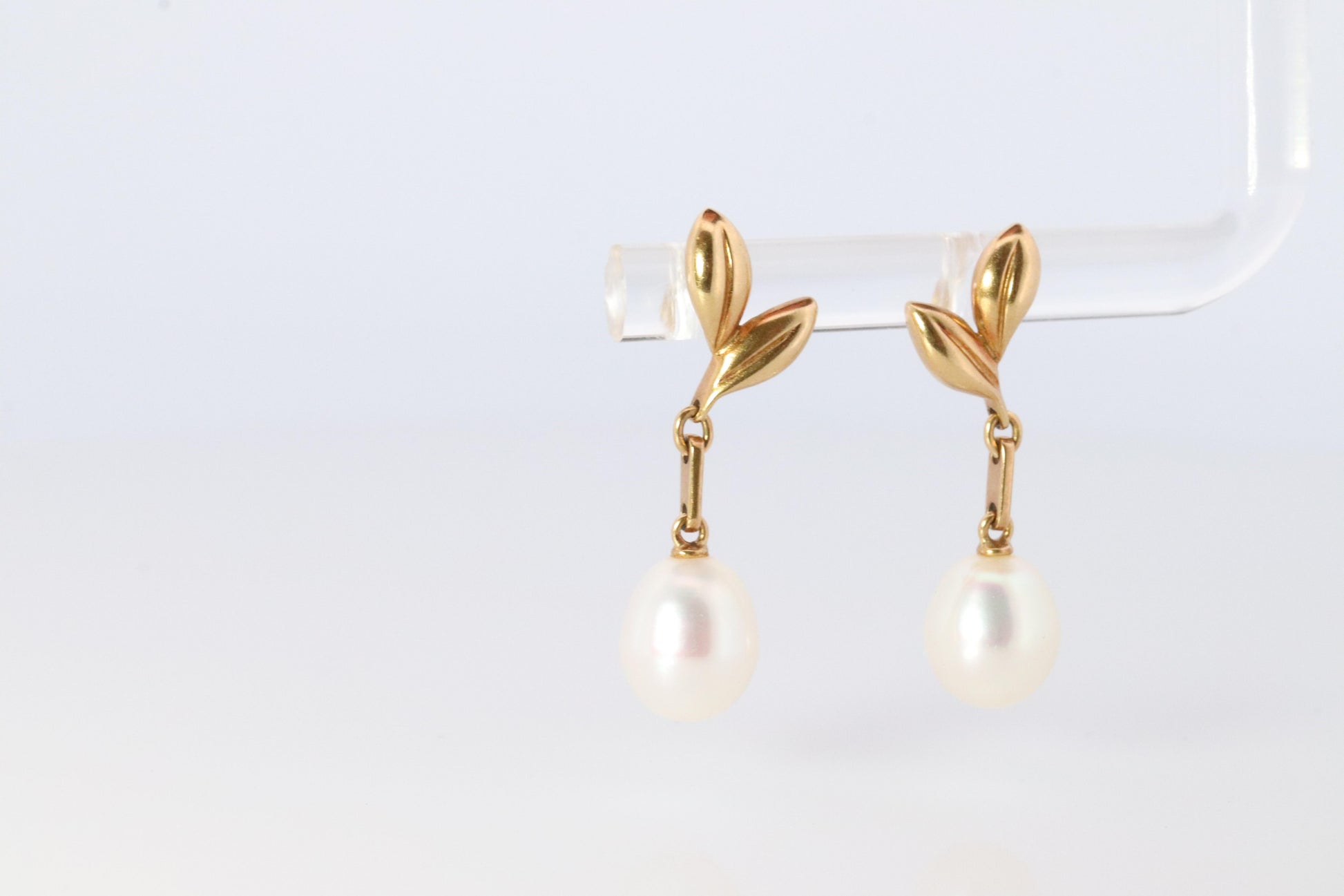 Mikimoto Earrings. Vintage 14k Gold Mikimoto Pearl Dangle Earrings.