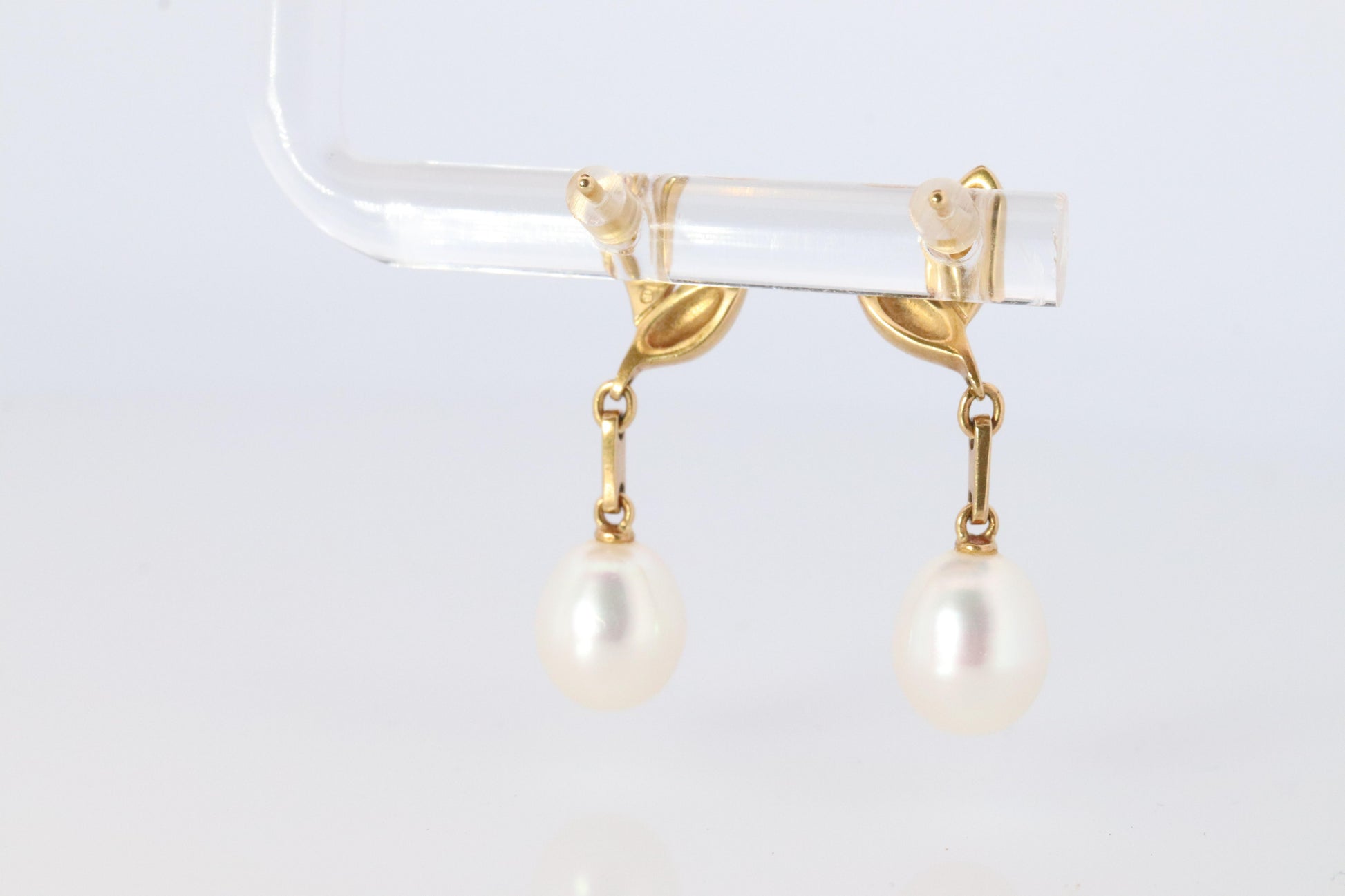 Mikimoto Earrings. Vintage 14k Gold Mikimoto Pearl Dangle Earrings.