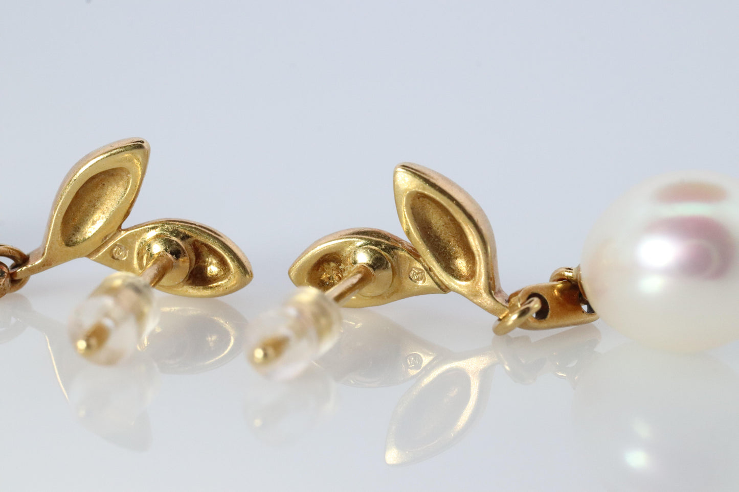 Mikimoto Earrings. Vintage 14k Gold Mikimoto Pearl Dangle Earrings.