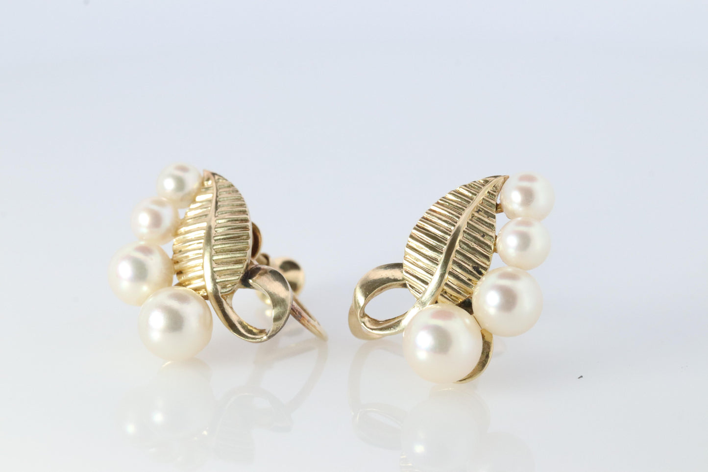 Mikimoto Earrings. Vintage 14k Gold Mikimoto Pearl cluster Clip Ons. Unpierced