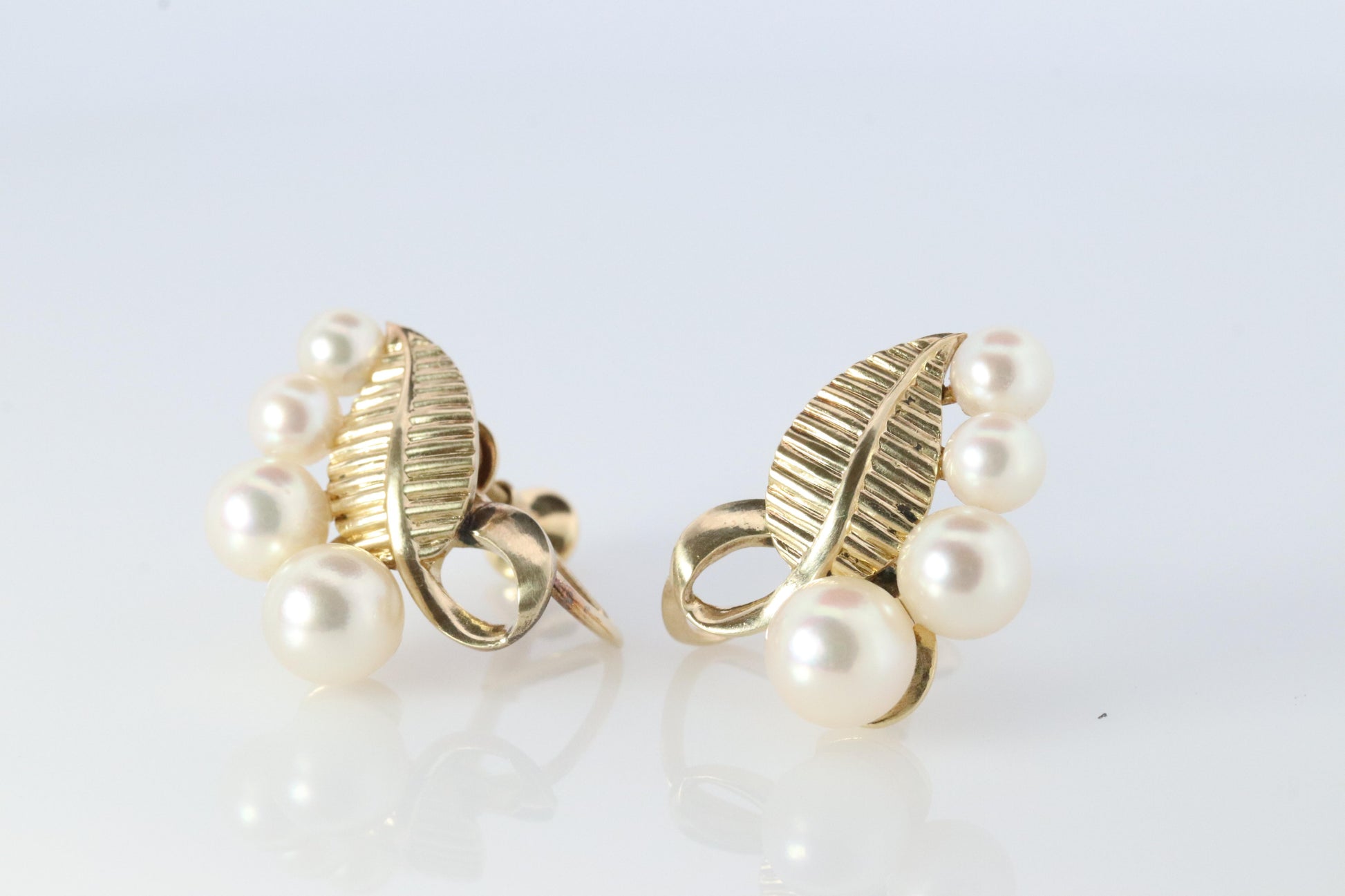 Mikimoto Earrings. Vintage 14k Gold Mikimoto Pearl cluster Clip Ons. Unpierced