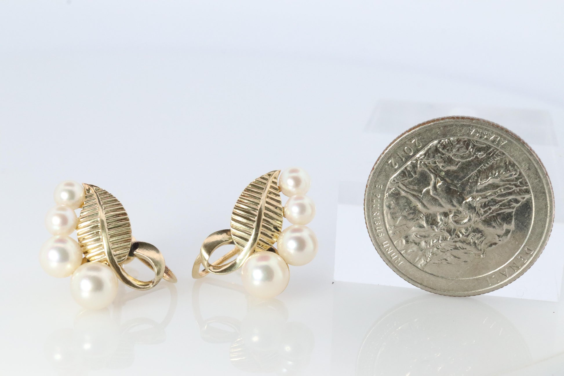 Mikimoto Earrings. Vintage 14k Gold Mikimoto Pearl cluster Clip Ons. Unpierced