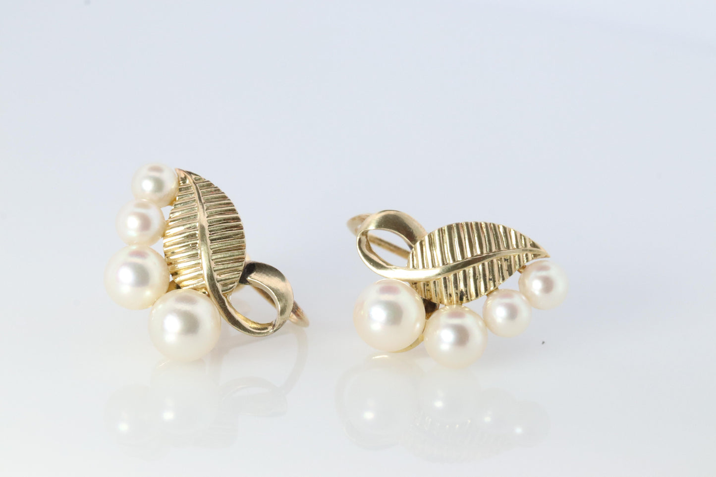 Mikimoto Earrings. Vintage 14k Gold Mikimoto Pearl cluster Clip Ons. Unpierced