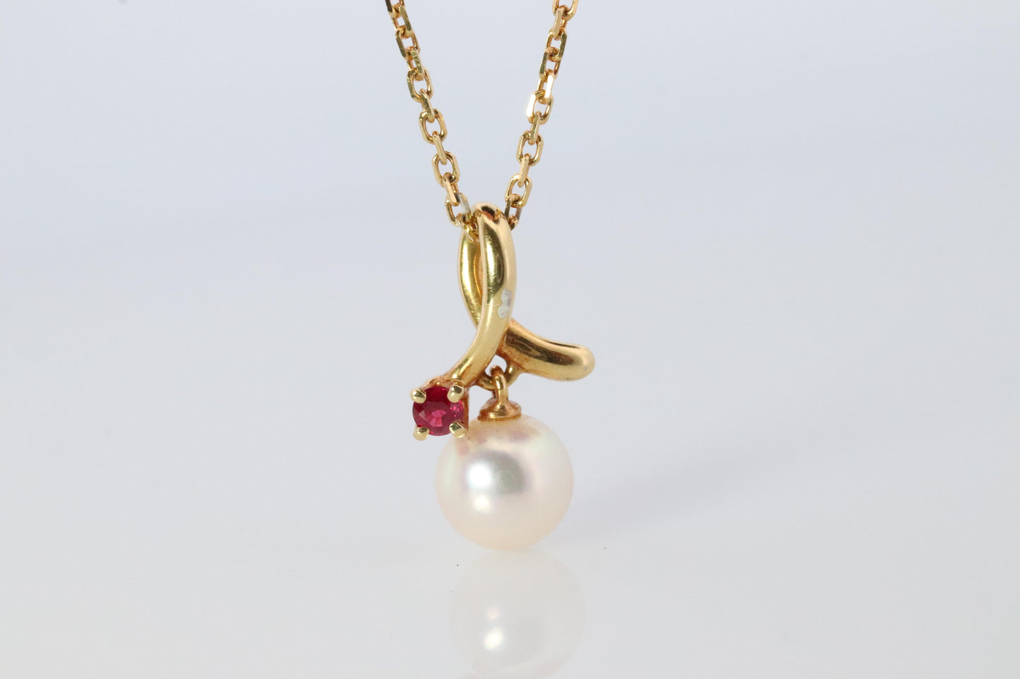 Mikimoto Pendant. 18k Yellow Gold Mikimoto Pearl Ruby Necklace.