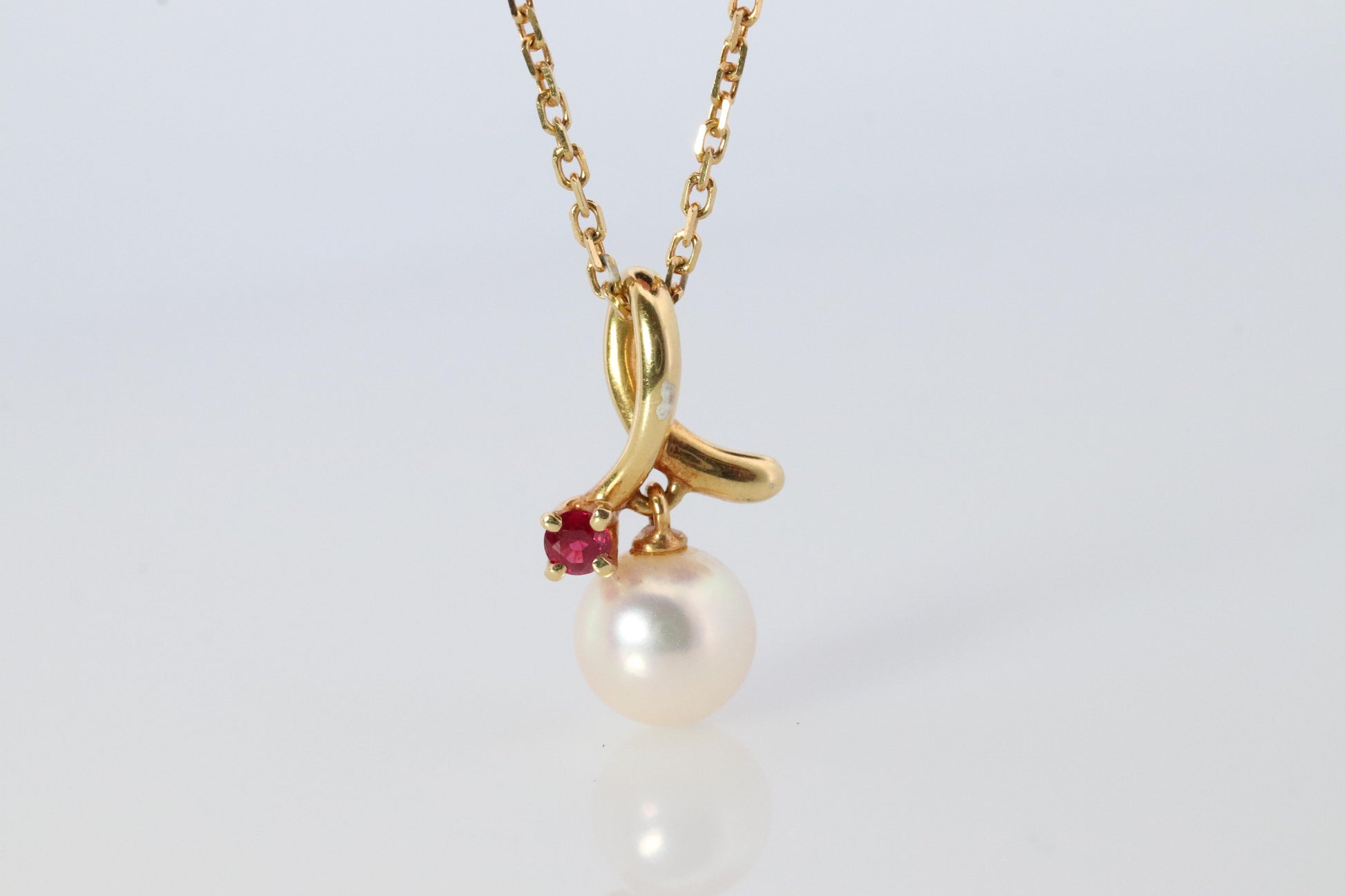 Mikimoto Pendant. 18k Yellow Gold Mikimoto Pearl Ruby Necklace.