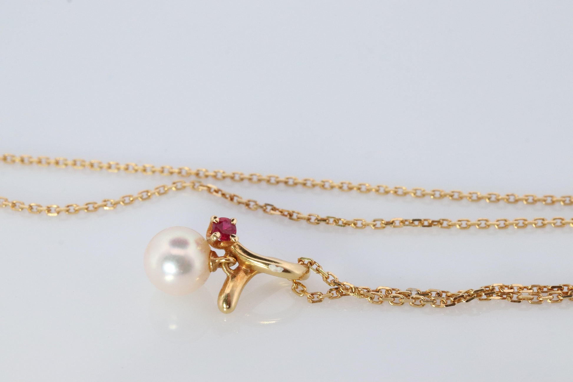Mikimoto Pendant. 18k Yellow Gold Mikimoto Pearl Ruby Necklace.