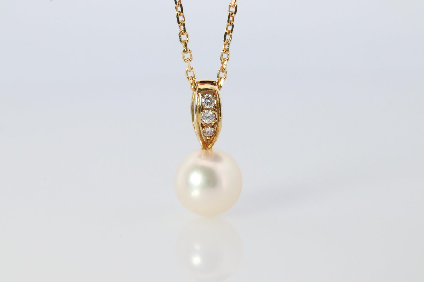 Mikimoto Pendant. Vintage 18k Gold Mikimoto Pearl Diamond Necklace.