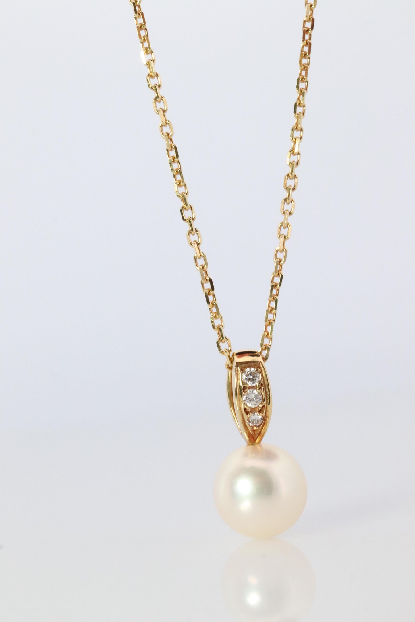 Mikimoto Pendant. Vintage 18k Gold Mikimoto Pearl Diamond Necklace.